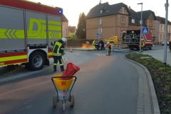 HLF, GW-L und Abschleppdienst im Kreisverkehr