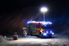 HLF 20 bei Nacht mit geschlossenen Rollläden