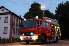 LF 16 - Fahrzeug vor Schloss Fechenbach